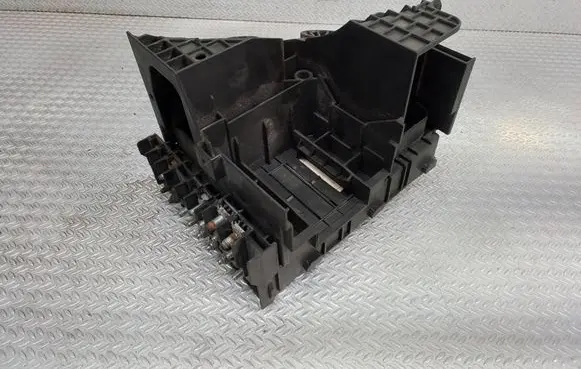 Volkswagen Caddy Fuse module 2K1937535J 1K0937820B