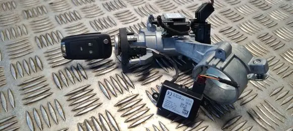 Opel Insignia A Ignition lock 5901867AF