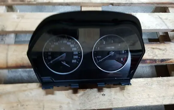 BMW X1 F48 F49 Speedometer (instrument cluster)