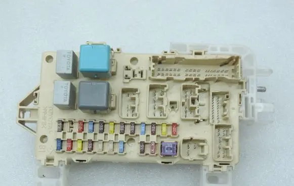 Toyota Corolla Verso AR10 Fuse box set
