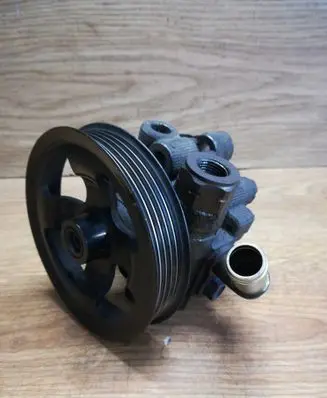 Toyota Corolla Verso AR10 Power steering pump 52020