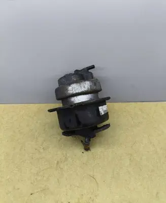 Engine mount bracket