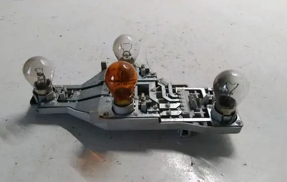 Skoda Octavia Mk2 (1Z) Tail light bulb cover holder 1Z9945257