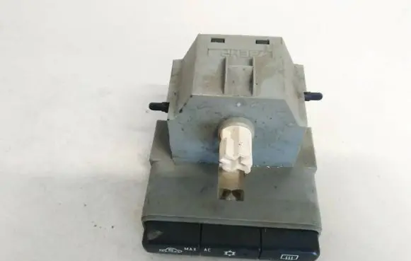 Opel Zafira A Windscreen/window heater switch 90559839