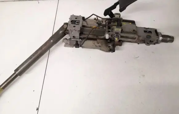 Volkswagen Touran I Steering wheel axle