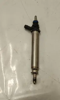 Mercedes-Benz A W176 Fuel injector A2560700187