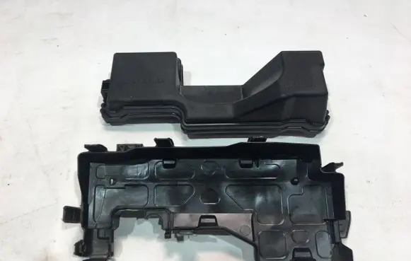 Toyota Aygo AB40 Fuse box cover 