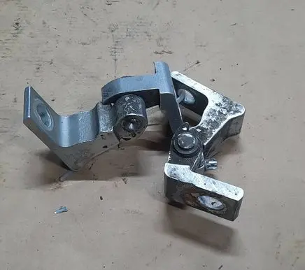 Volkswagen PASSAT B7 Front door hinge set 7N0831401