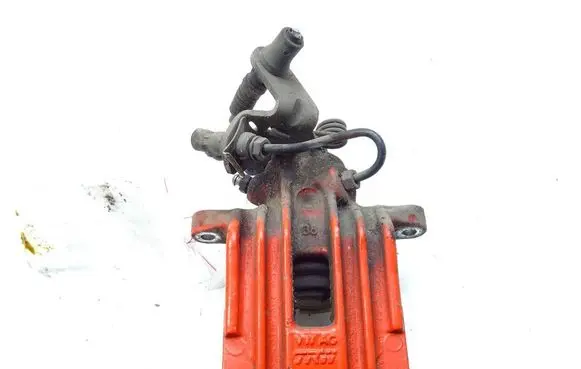 Volkswagen Golf VI Rear brake caliper