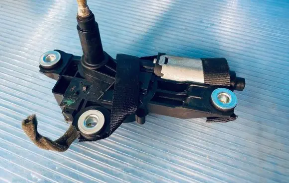 Volvo C30 Rear window wiper motor 53028312 31217000