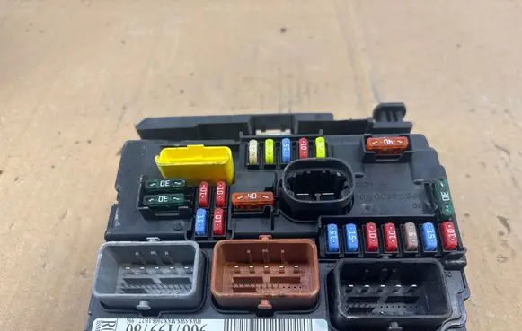 Peugeot 308 BSM Control unit 9667199780