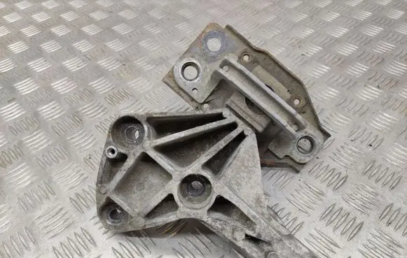 Nissan Qashqai Engine mount bracket 11210JD500