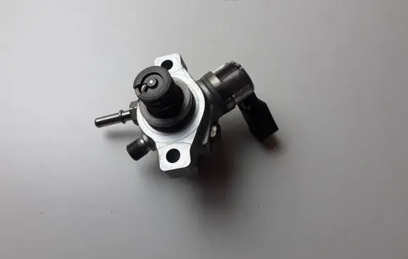 Subaru Forester SK Fuel injection high pressure pump 2961000330