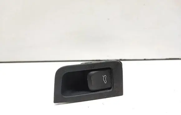 Tailgate opening switch