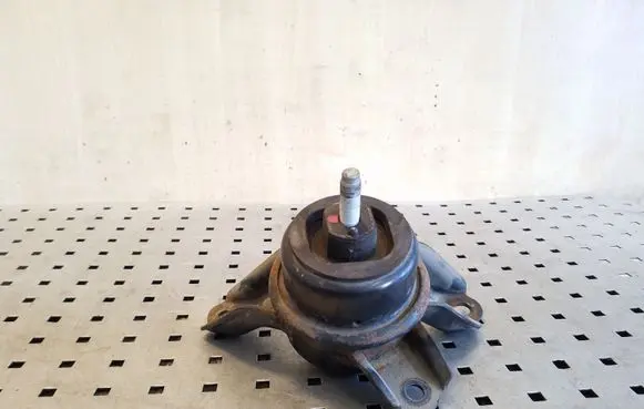 KIA Sportage Engine mount bracket