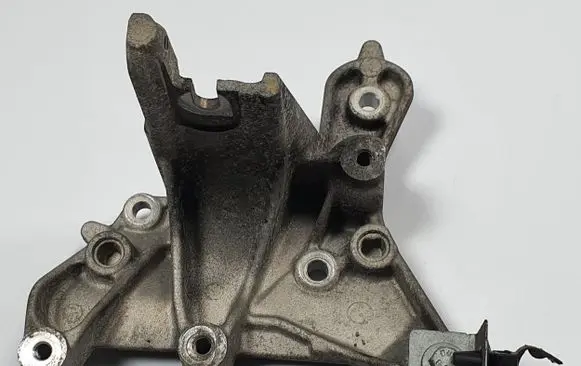 Volvo C70 Engine mounting bracket 9656392880