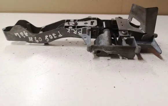 Peugeot 308 Front door exterior handle/bracket 1198