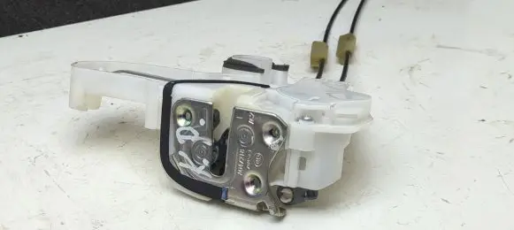 Mitsubishi Outlander Front door lock A047218