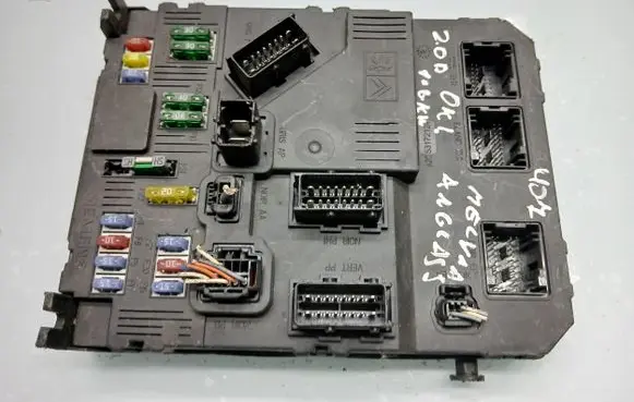 Peugeot 407 Comfort/convenience module 9662463380 S120104700 S120104700N