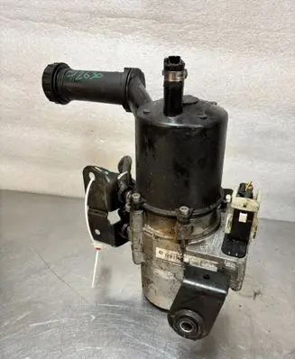 Citroen C4 I Picasso Power steering pump 9675811180