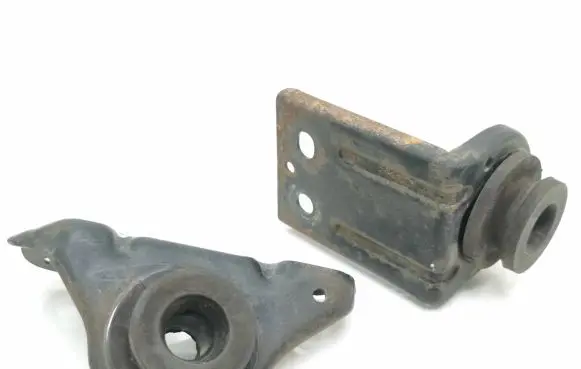 Radiator mount bracket