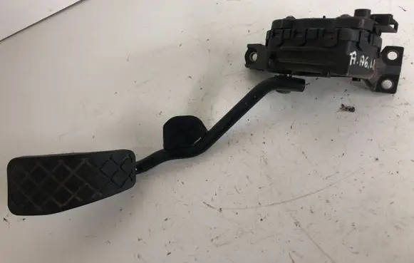 Audi A6 S6 C5 4B Accelerator throttle pedal 8D2721523B