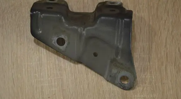 Renault Laguna III Fender mounting bracket 620420008R