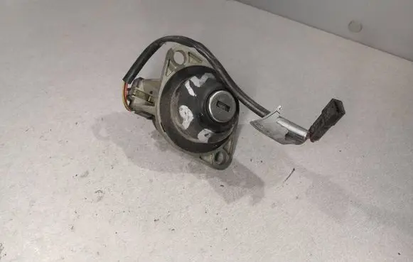 Tailgate exterior lock