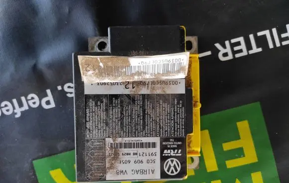 Volkswagen PASSAT B6 Airbag control unit/module 3c0909605f