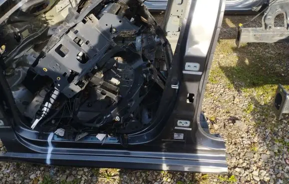 Peugeot 208 II Pillar (middle) 