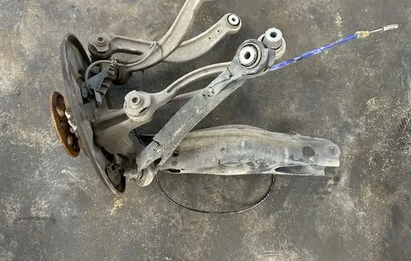 Rear wheel hub