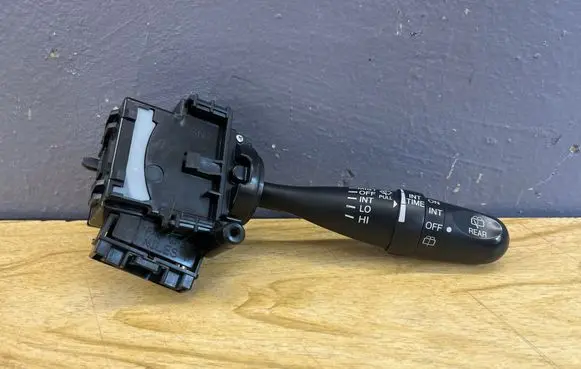 Suzuki Grand Vitara II Wiper control stalk