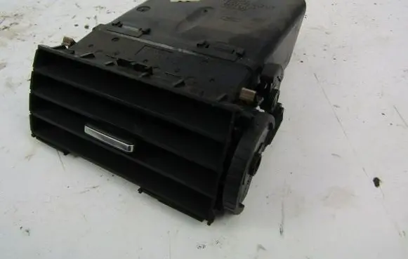 Ford Focus C-MAX Dash center air vent grill 3M51R014L21B