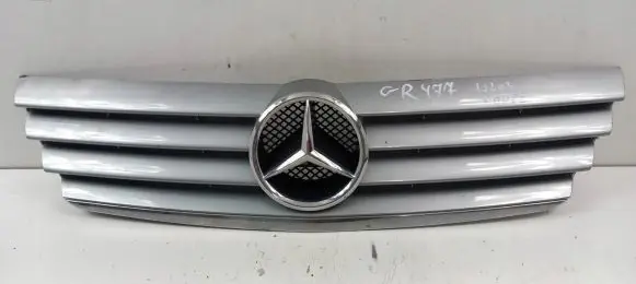 Mercedes-Benz C W203 Front bumper upper radiator grill