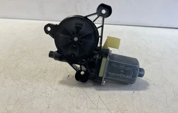 Audi Q7 4M Front door window regulator motor 0130822705