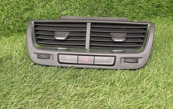 Buick Encore I Dash center air vent grill 95437804 97437803