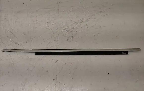 Audi A5 8T 8F Front door glass trim molding 8T8853283