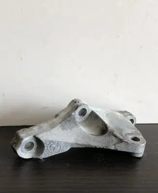 Toyota Avensis T270 Engine mounting bracket 7810698