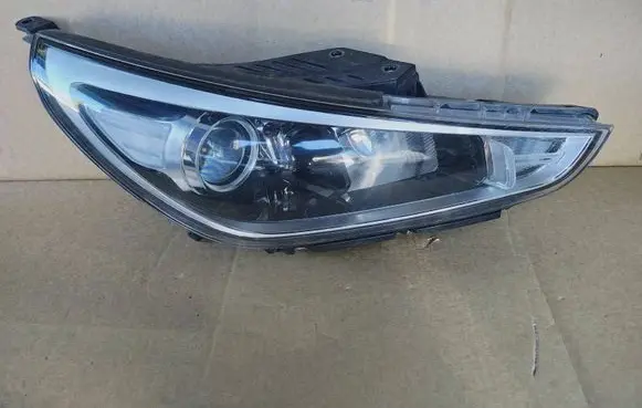 Hyundai i30 Headlight/headlamp 92102G4020 R009G02275M