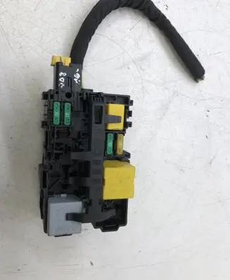 Peugeot 308 Fuse module 9806192580
