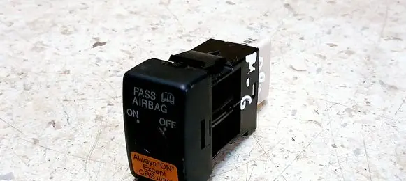 Passenger airbag on/off switch