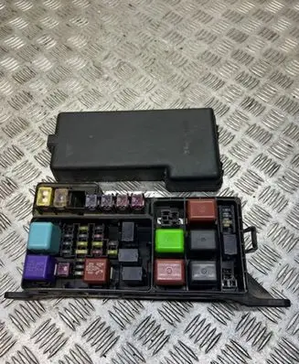 Lexus RX 300 Fuse module PPT20GF10