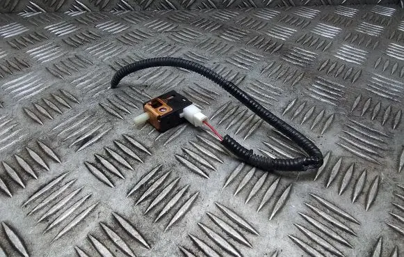 Toyota Prius+ (ZVW40) Brake pedal sensor switch 2281Y86