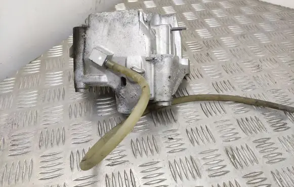 Ford Kuga II Fuel filter bracket/mount holder 9804498180