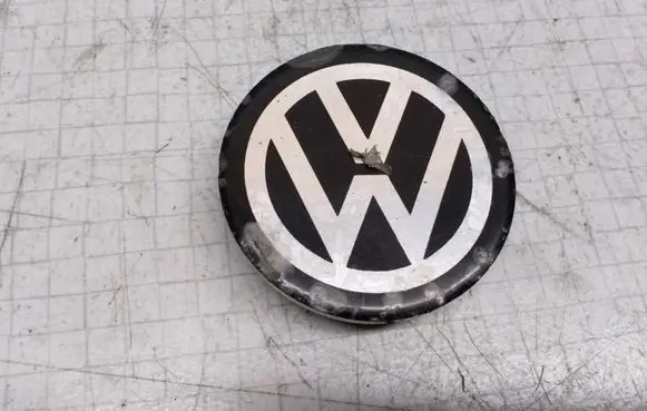 Volkswagen Golf IV Non-original wheel cap 