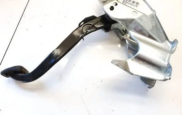 Opel Astra G Clutch pedal 