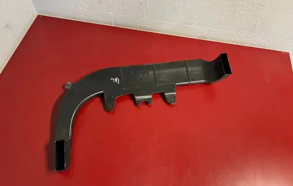 BMW iX Cabin air duct channel 7947985