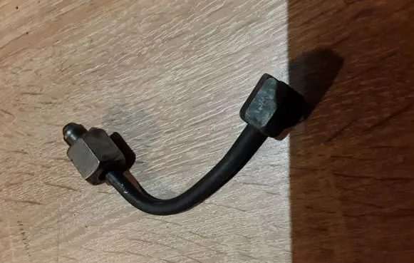 Opel Zafira B Fuel injector supply line/pipe 