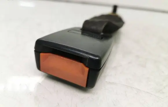 Front seatbelt buckle