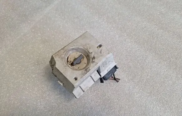 Audi 80 90 S2 B4 Tail light bulb cover holder 29632201
